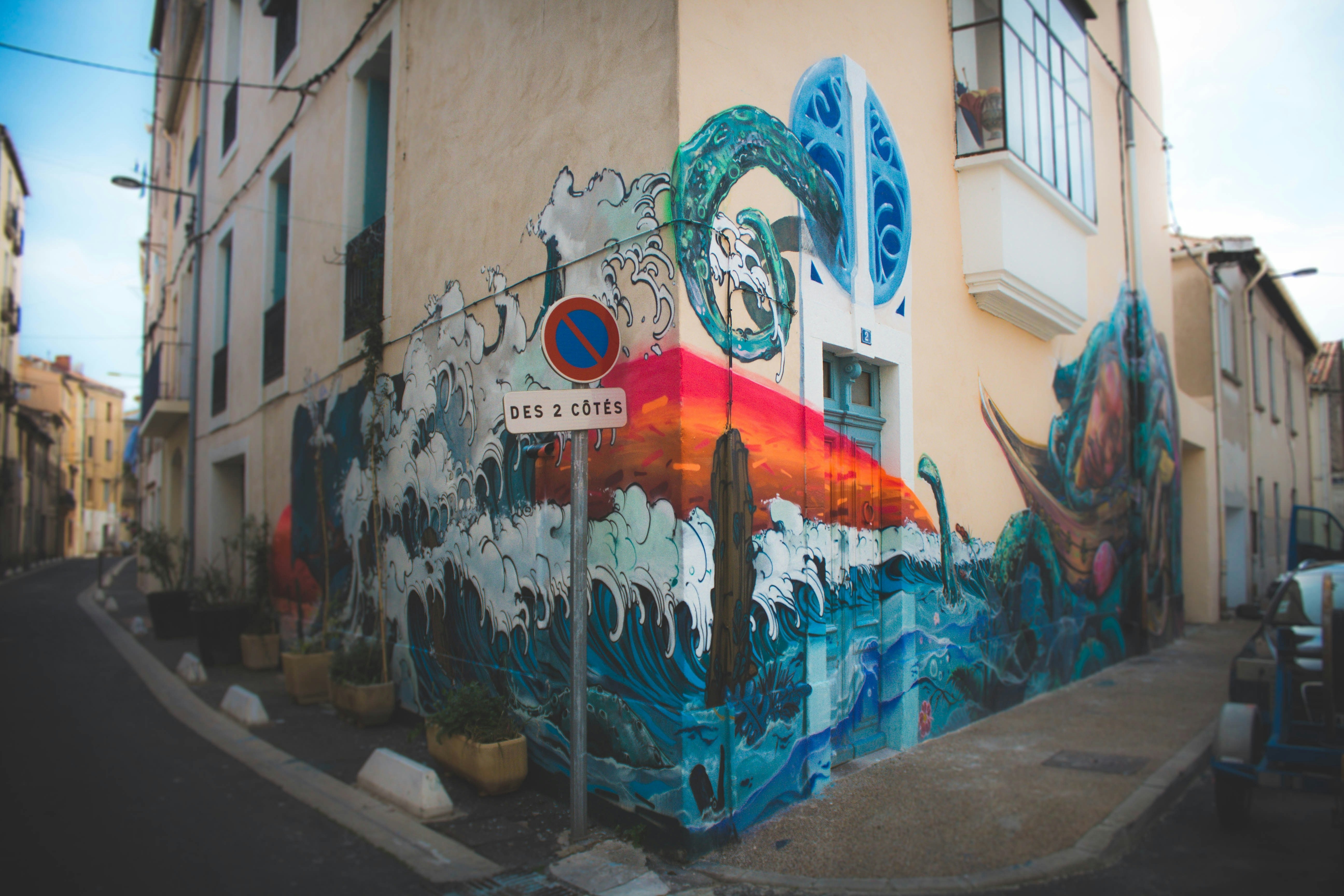 Le Quartier Haut et ses fresques murales : plonge dans l'art urbain
